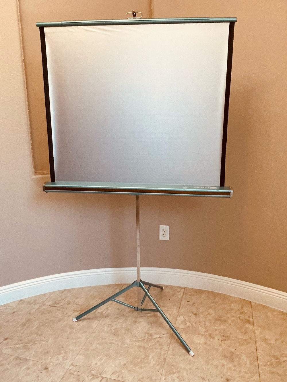 VTG Projector Silver Screen Da Lite Silver Lite 40 by 40 in Turquoise w/ Tripod
